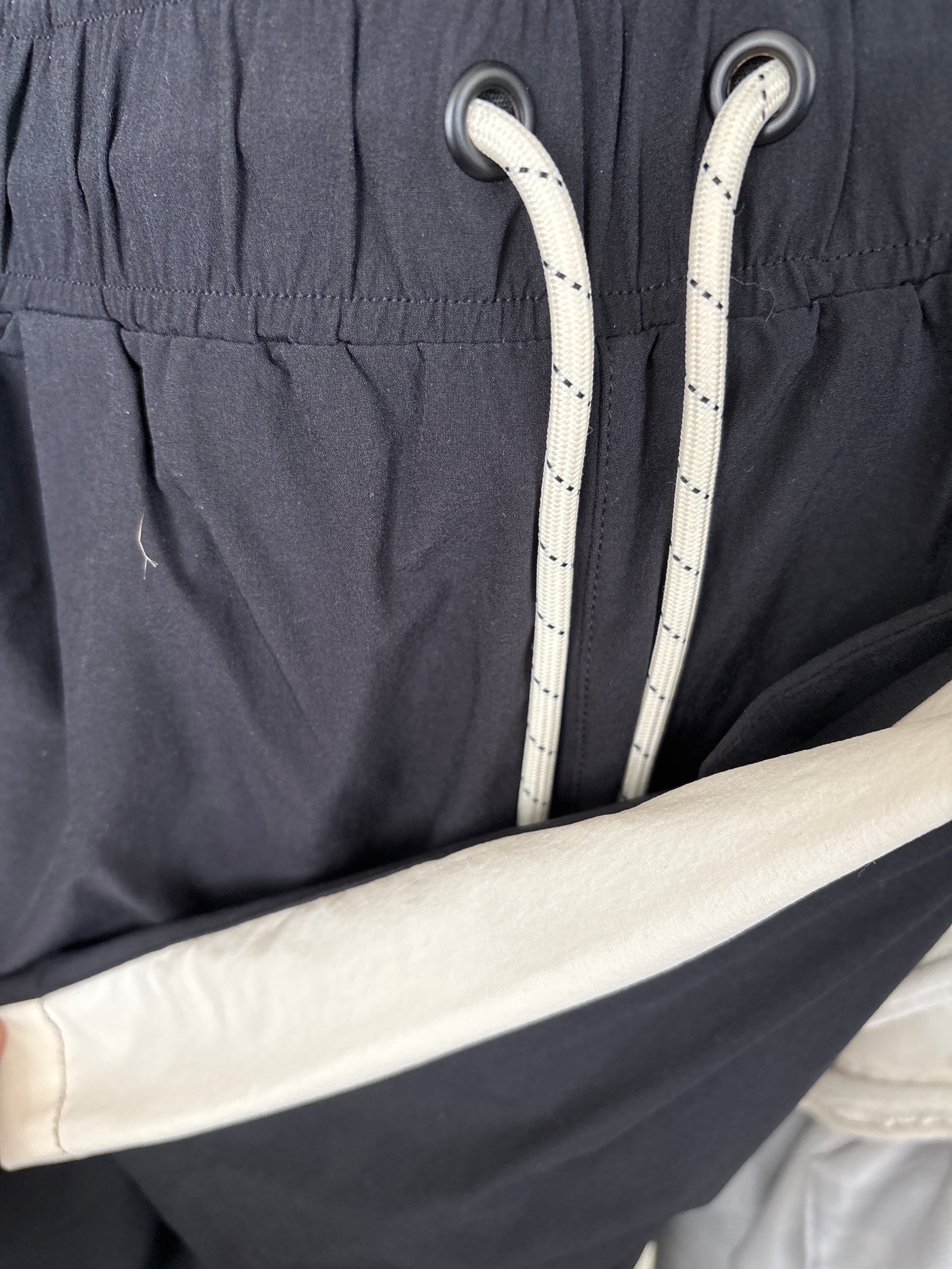 WORKOUT Shorts Black Cream